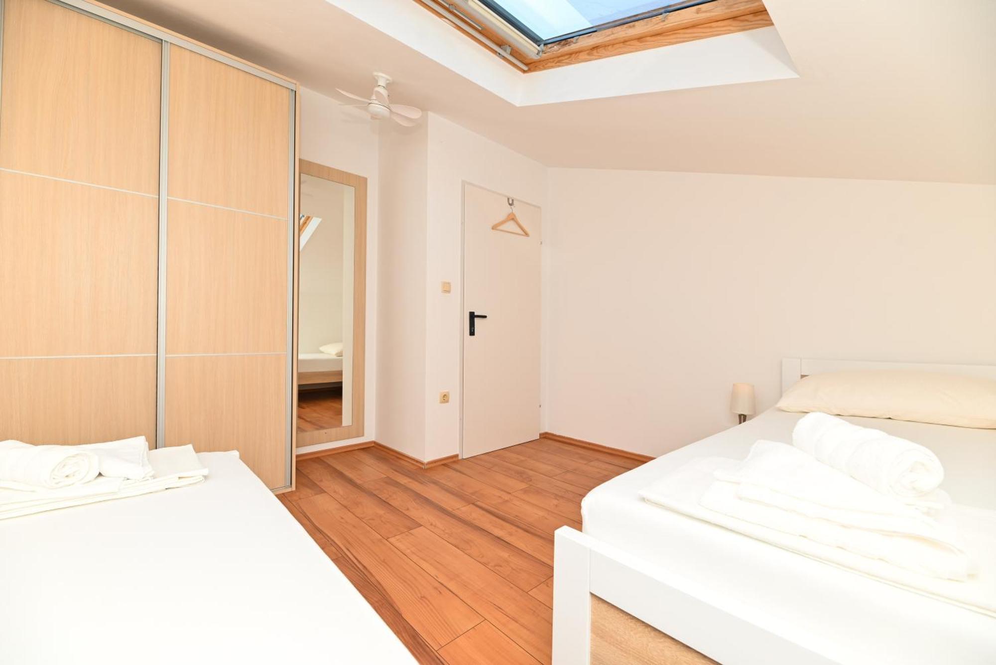 Apartments Bluesky โตรกีร์ ภายนอก รูปภาพ